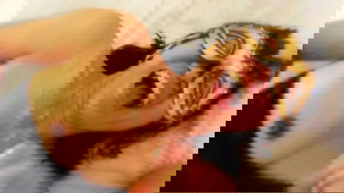 Cumshot em Hana Nguyen